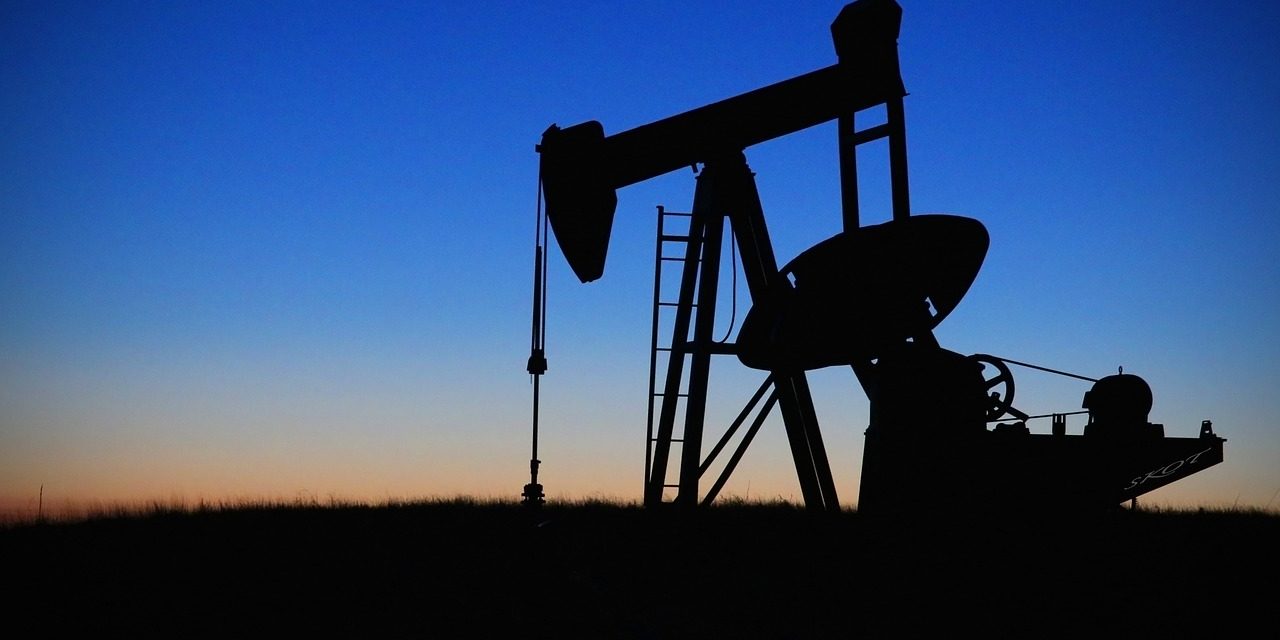 Cala il prezzo del petrolio: bollette più leggere. Da aprile -4% su gas e -1,1% su elettricità