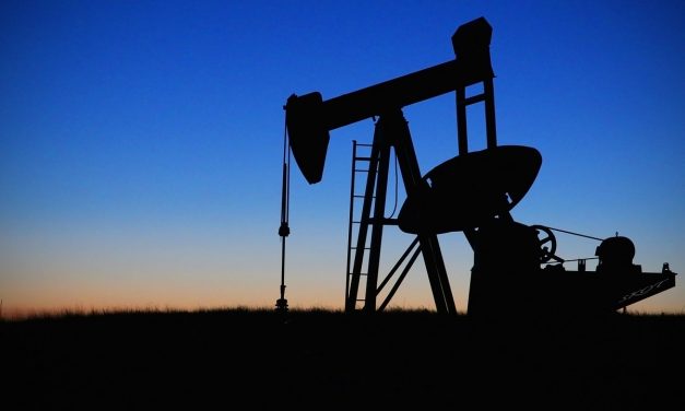Cala il prezzo del petrolio: bollette più leggere. Da aprile -4% su gas e -1,1% su elettricità